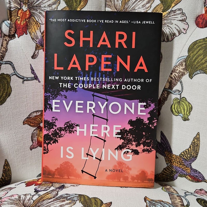 Everyone Here Is Lying by Shari Lapena: 9780593489932