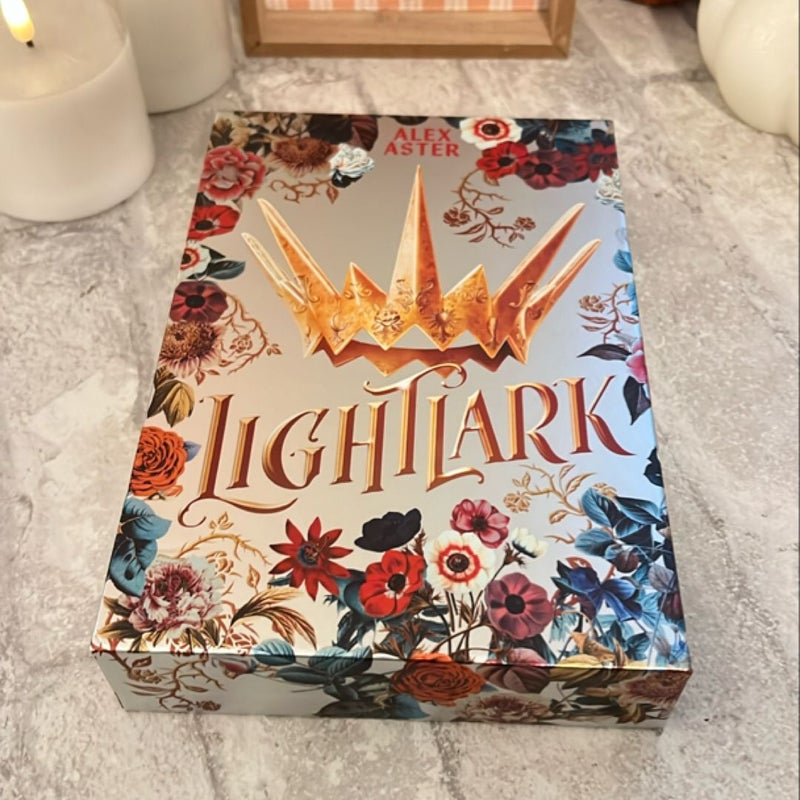 Lightlark: Collector's Edition (the Lightlark Saga Book 1)