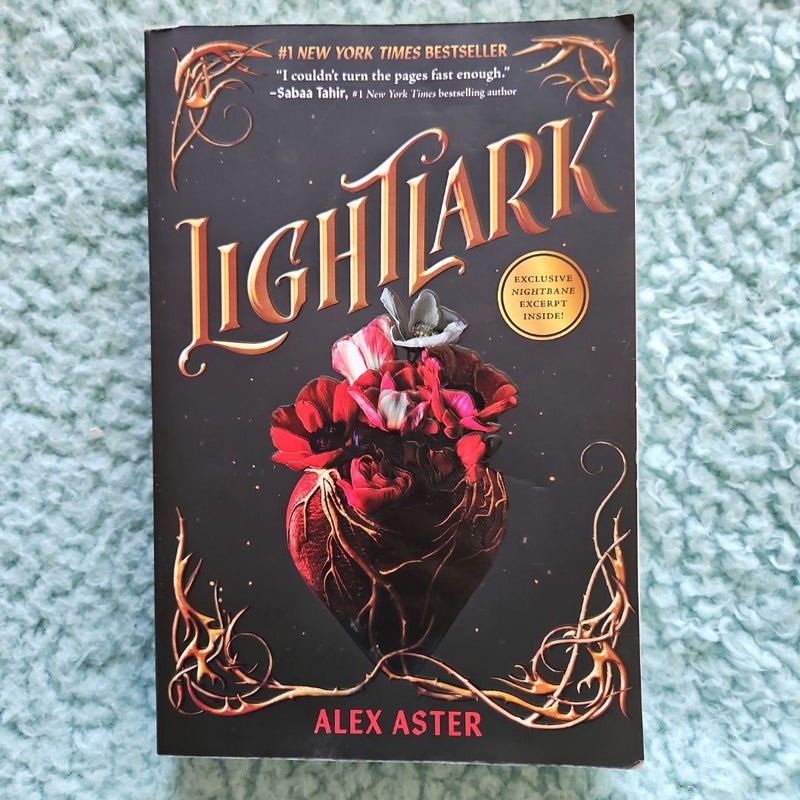 Lightlark (the Lightlark Saga Book 1)