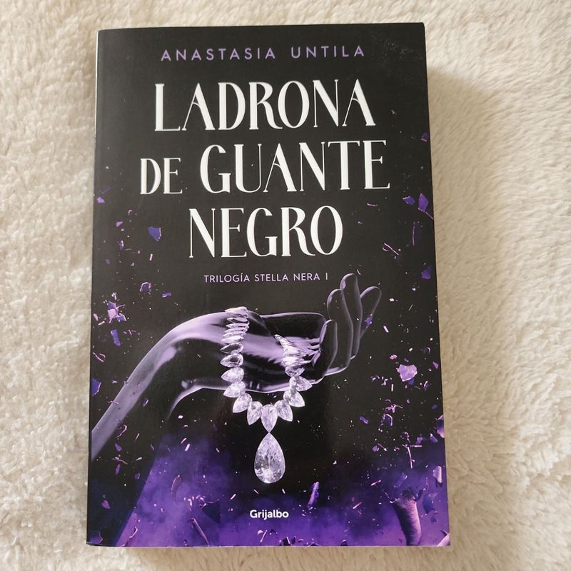 Ladrona de Guante Negro / the Black Gloved Thief