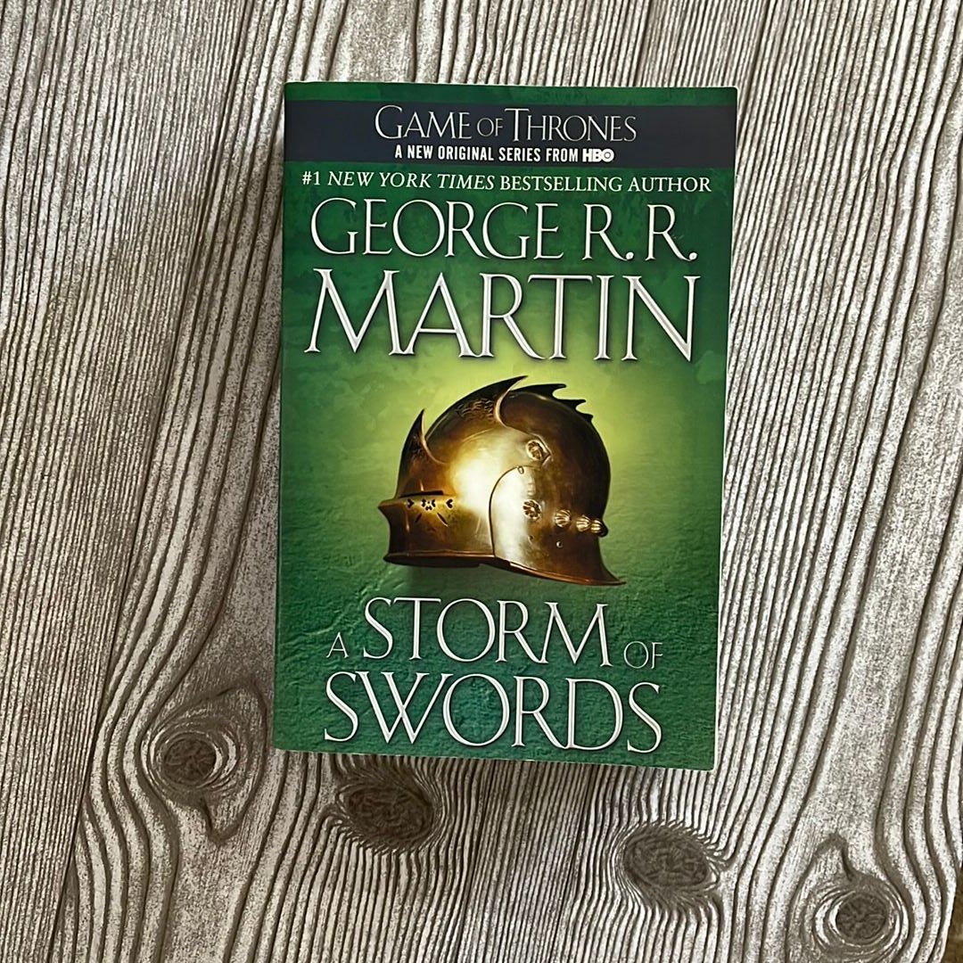 A Storm of Swords: A Song of Ice and Fire: Book Three: Martin, George R.  R.: 9780553381702: : Books