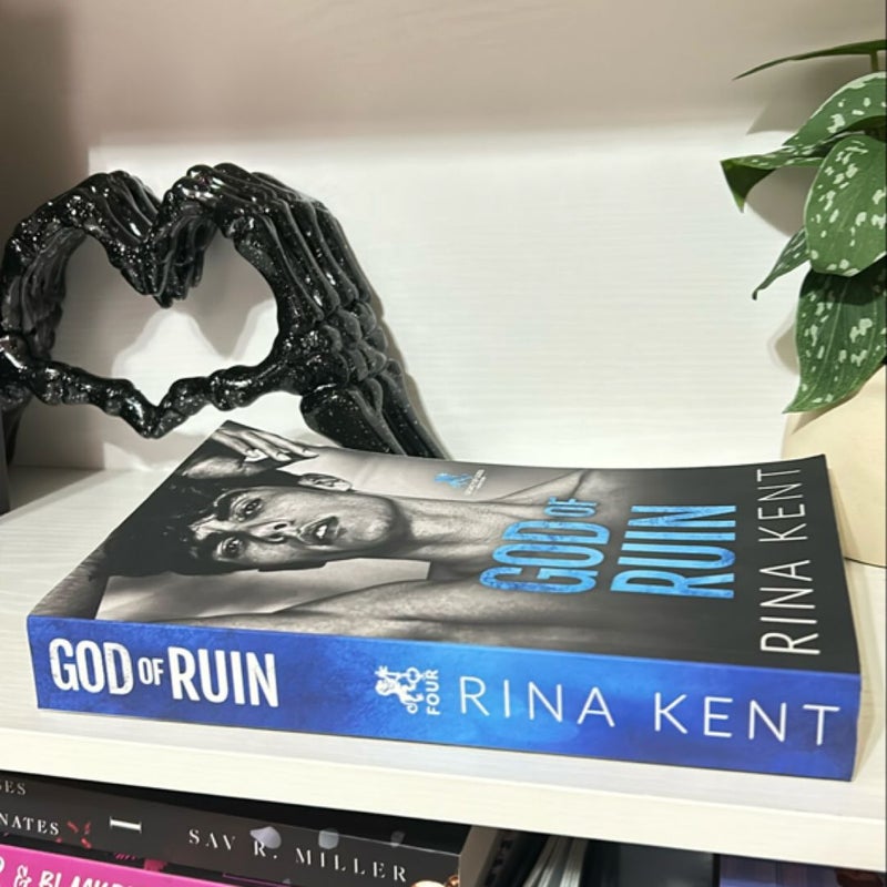 God of Ruin MODEL COVER