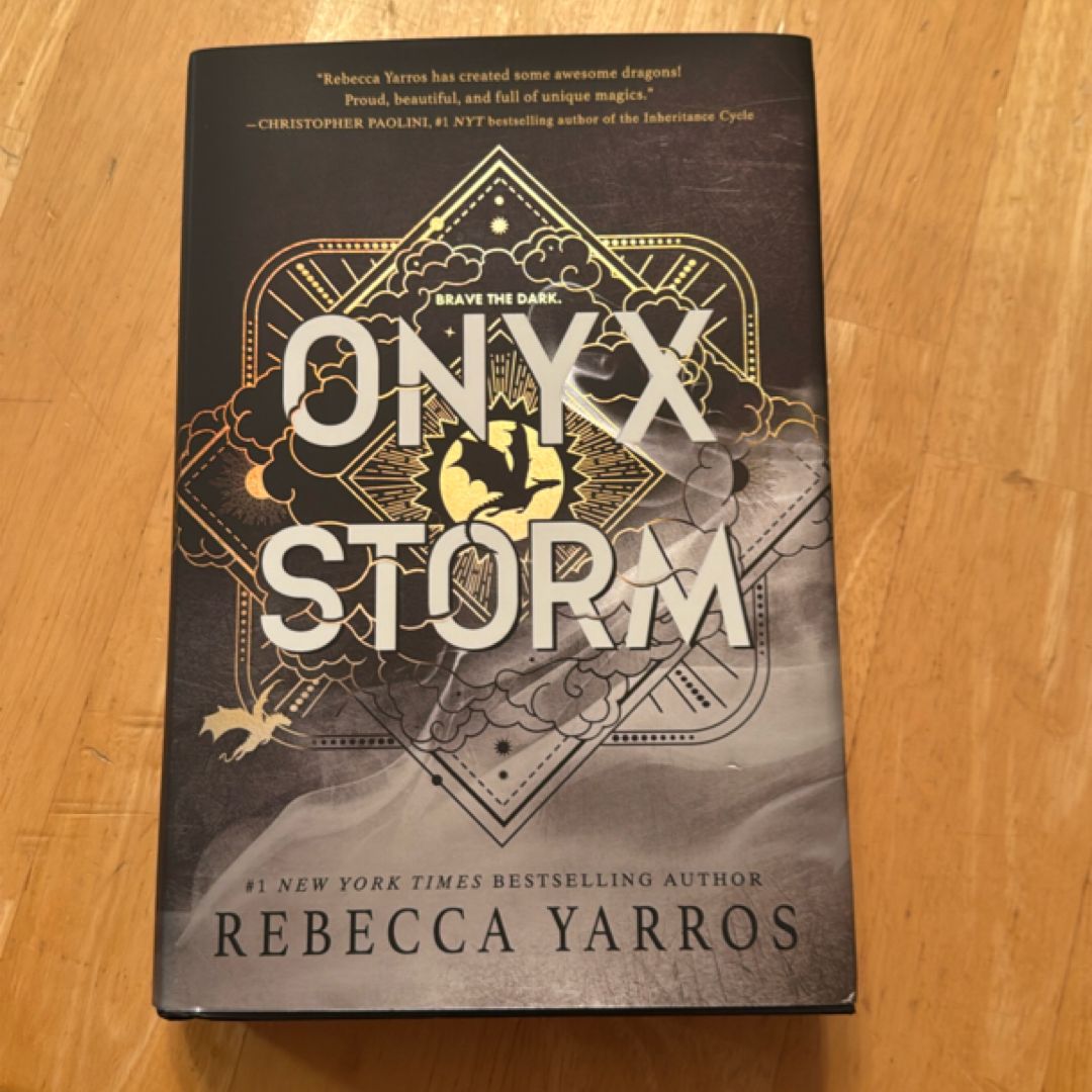 Onyx Storm (Standard Edition)