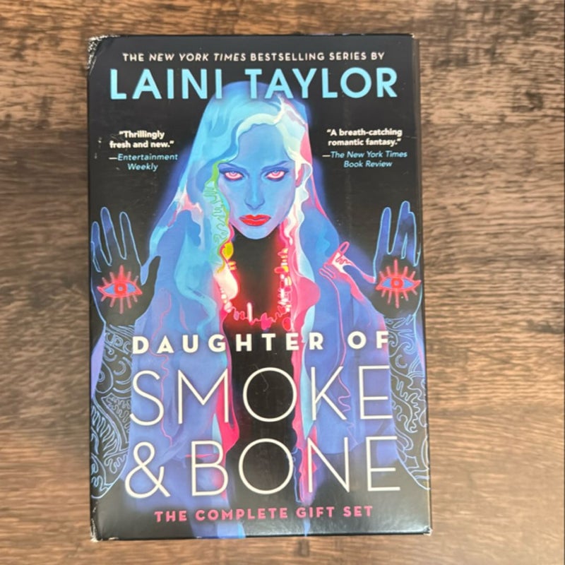 Daughter of Smoke and Bone: the Complete Gift Set