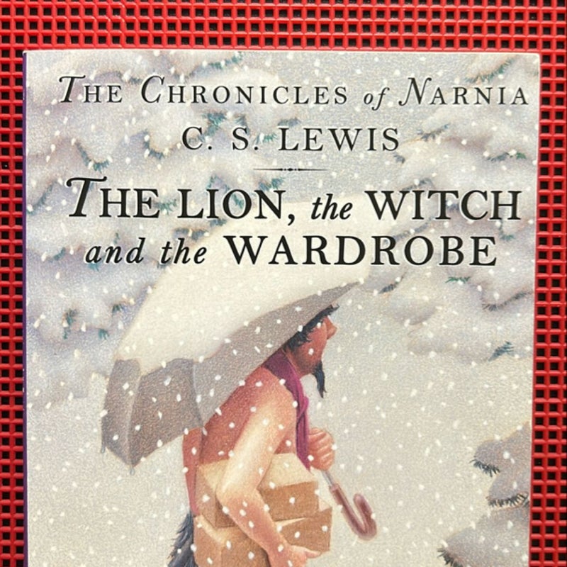 The Chronicles of Narnia: The Lion, The Witch and the Wardrobe (Scholastic Edition)