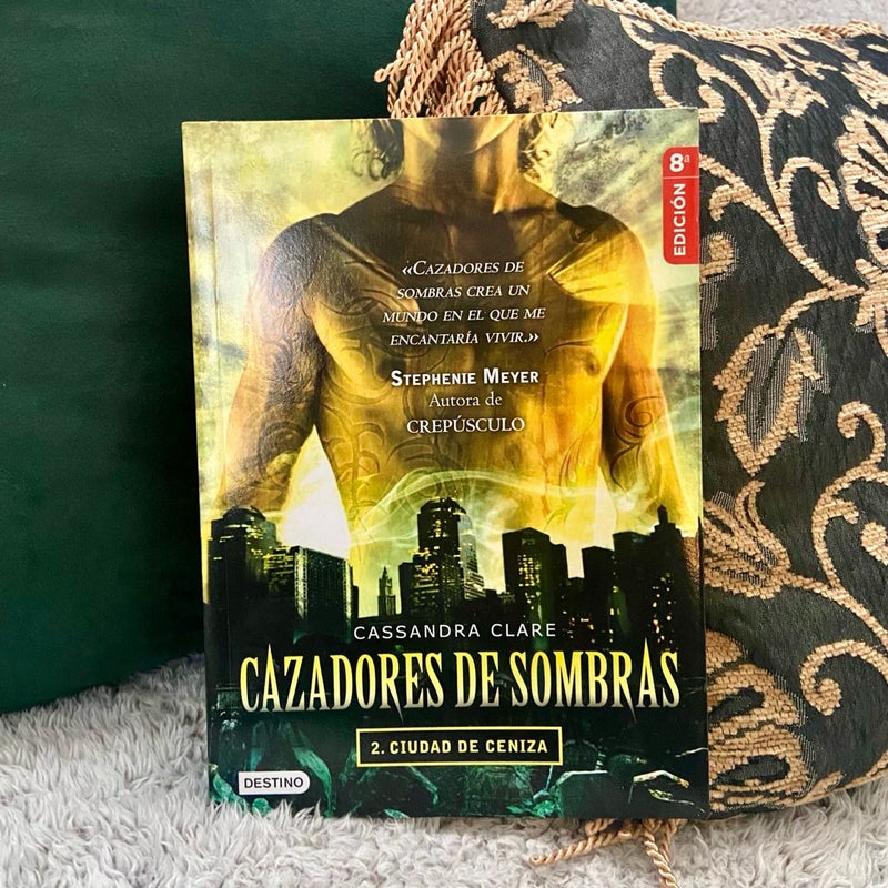 Cazadores De Sombras 2. Ciudad de Ceniza (City of Ashes #2 Spanish Edition) 