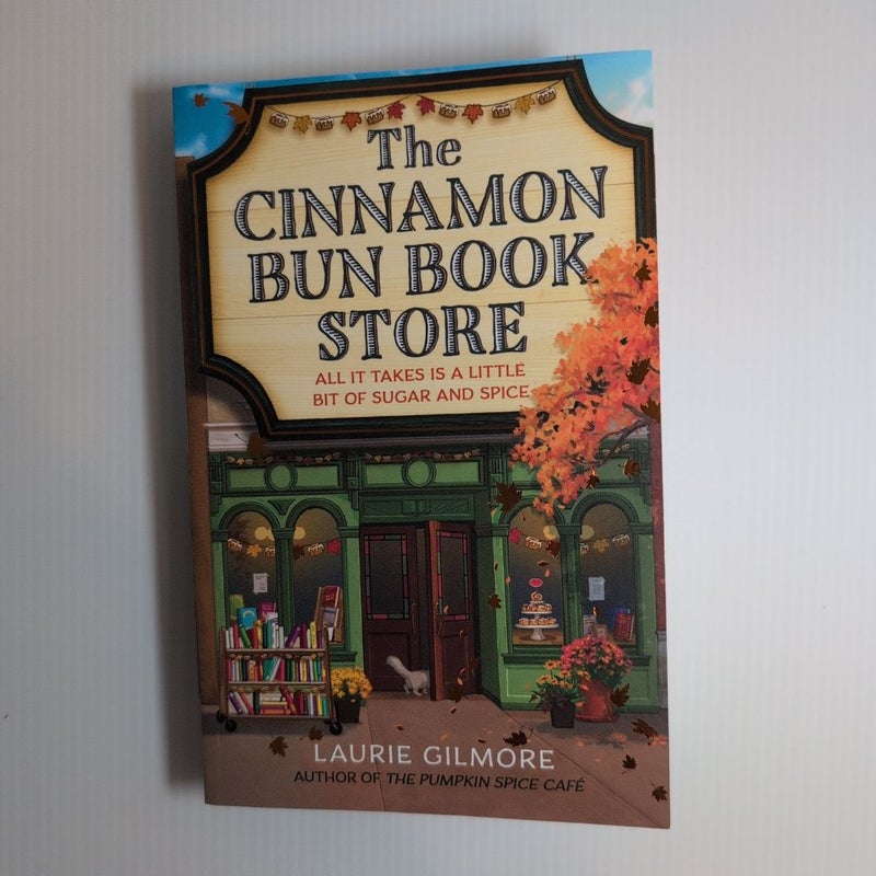 The Cinnamon Bun Book Store (Dream Harbor, Book 2)