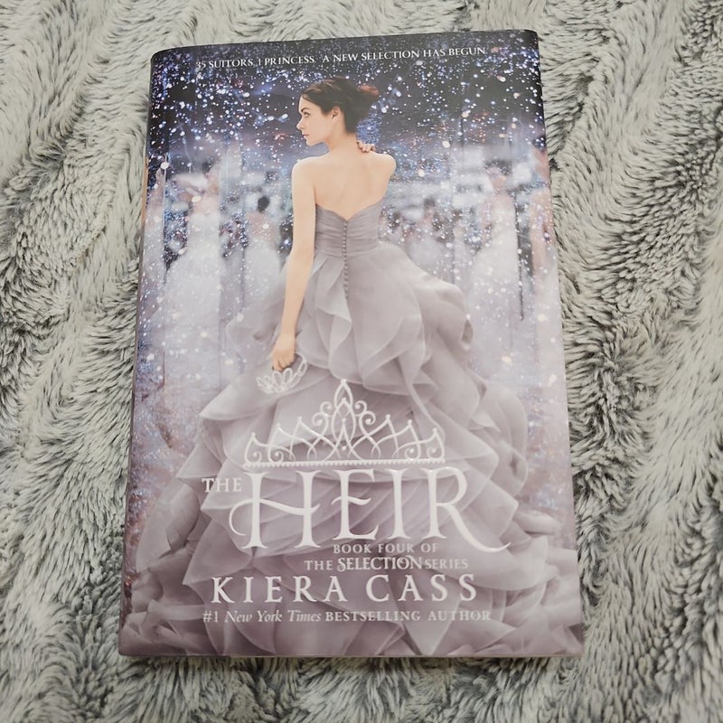 The Selection Series Books 1-4 (The Heir is signed)