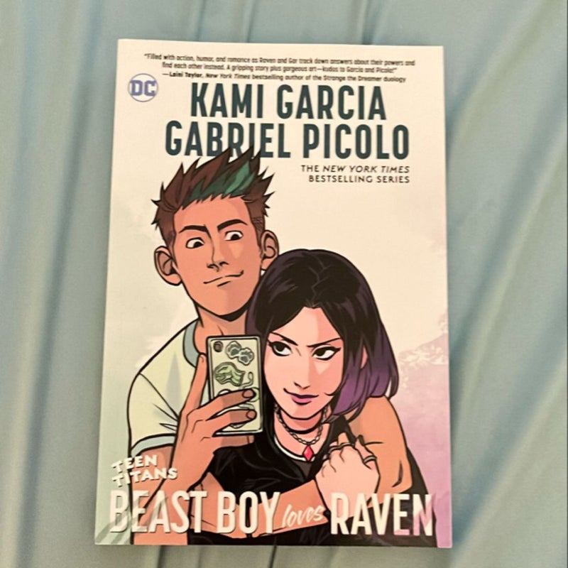 Teen Titans: Beast Boy Loves Raven