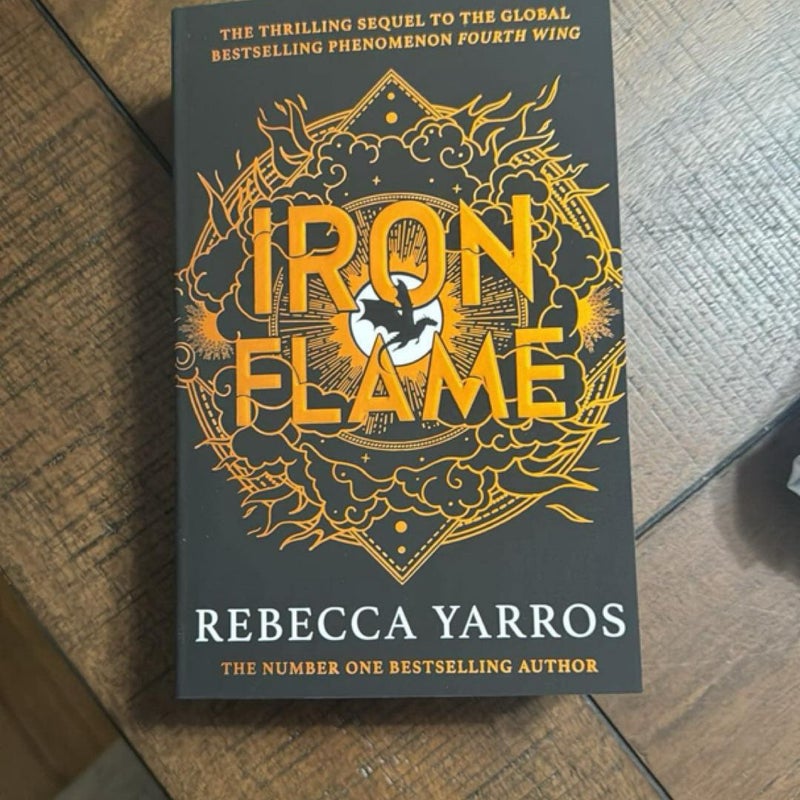 Iron flame by Rebecca Yarros paperback