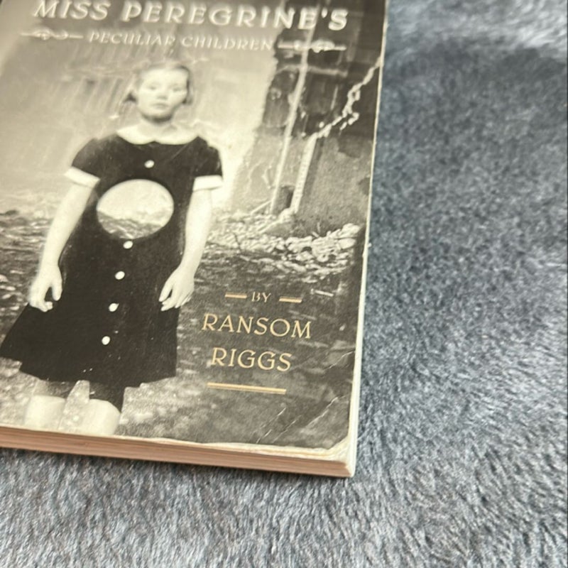 Miss Peregrine's Home for Bundles (2 Books) 