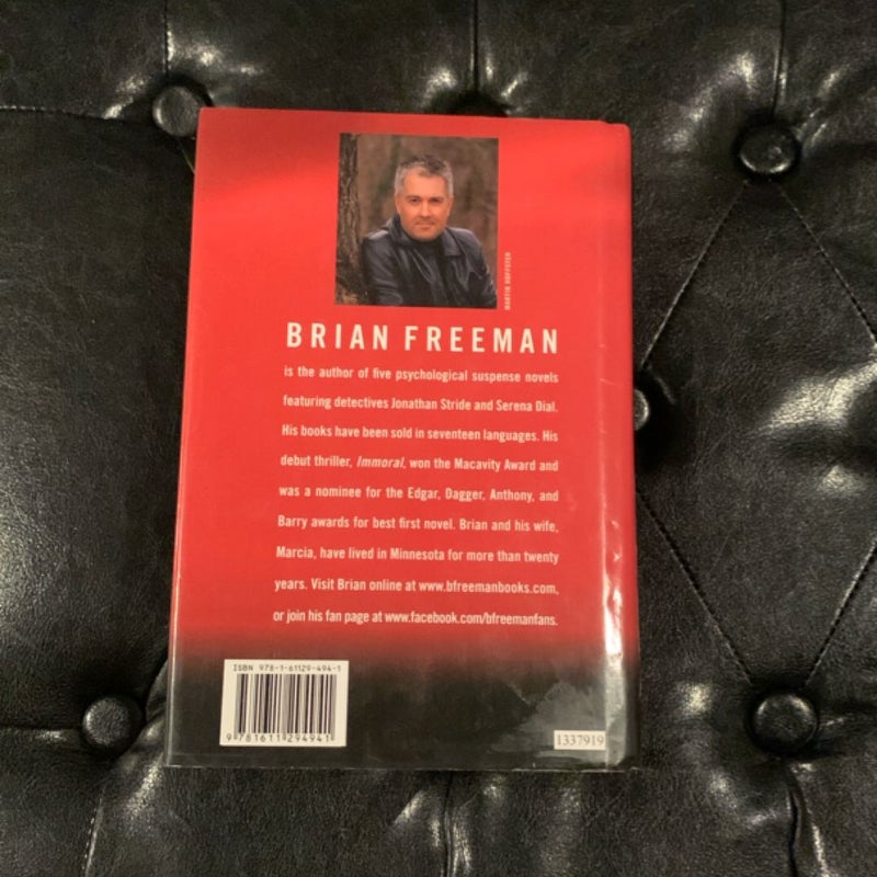 The Bone House (Large Print Edition)