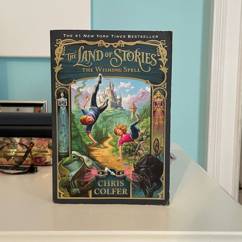 The Land of Stories Paperback Gift Set