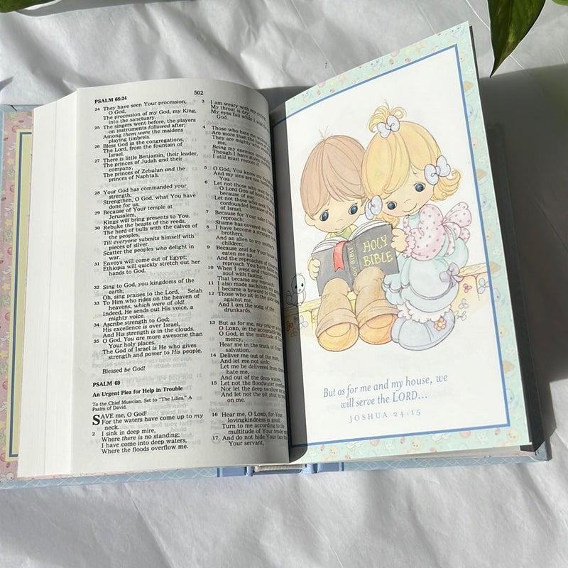 Precious moments: Small Hands Bible 