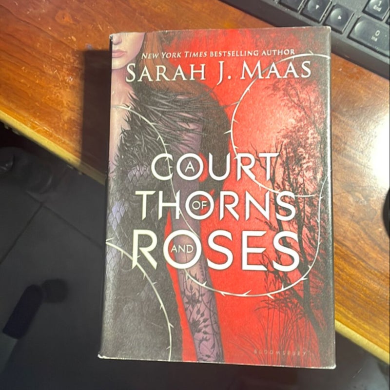 A Court of Thorns and Roses (Hardcover) 