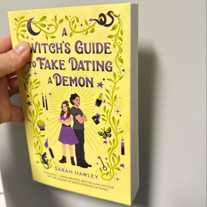 A Witch's Guide to Fake Dating a Demon