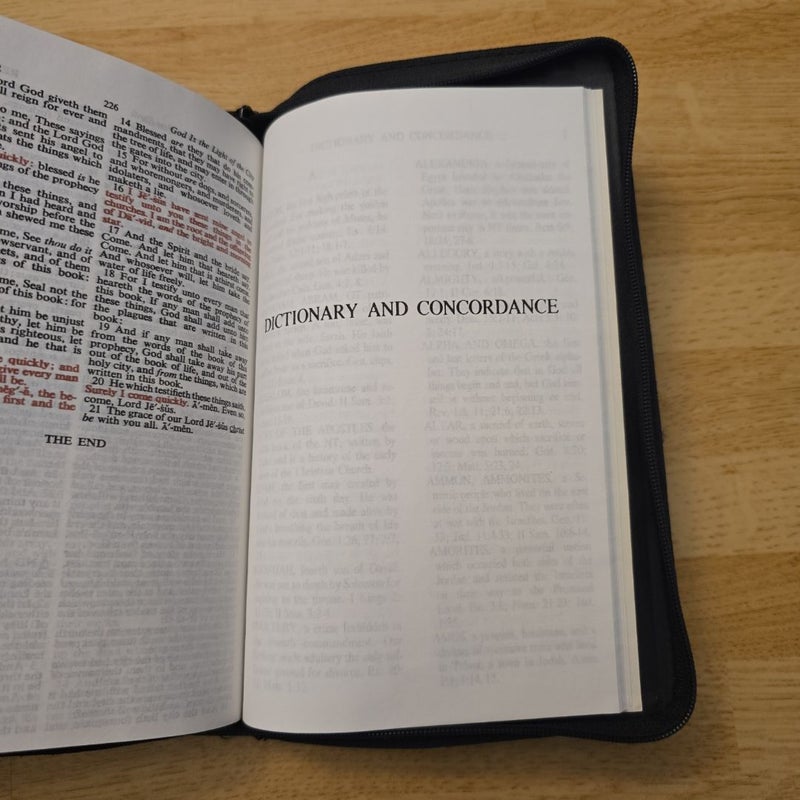 Holy Bible NKJV Self-Pronoucing Red Letter Zipper Edition with Dictionary and Concordance