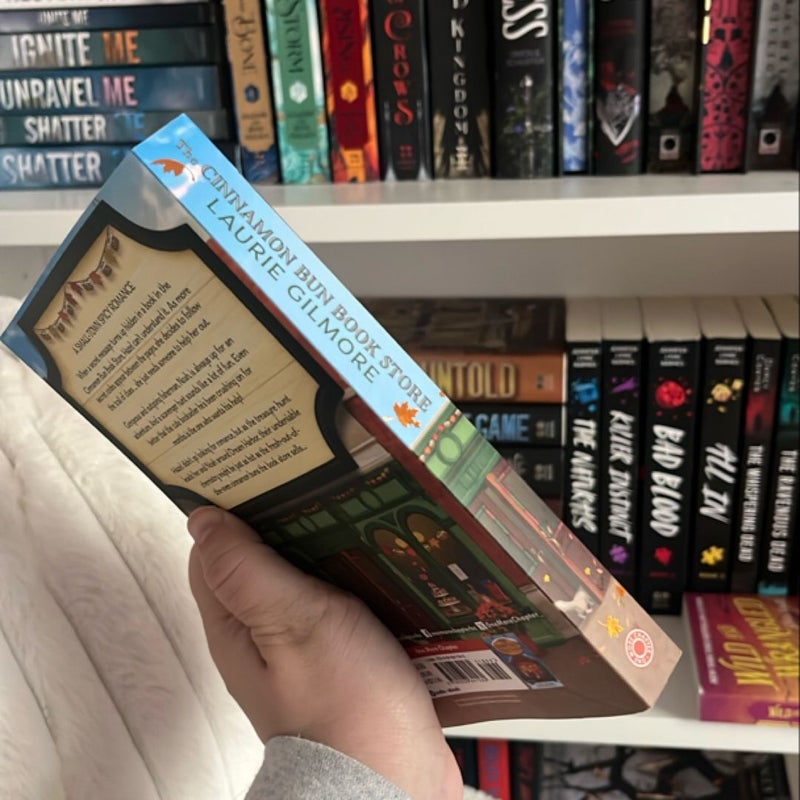 The Cinnamon Bun Book Store (Dream Harbor, Book 2)