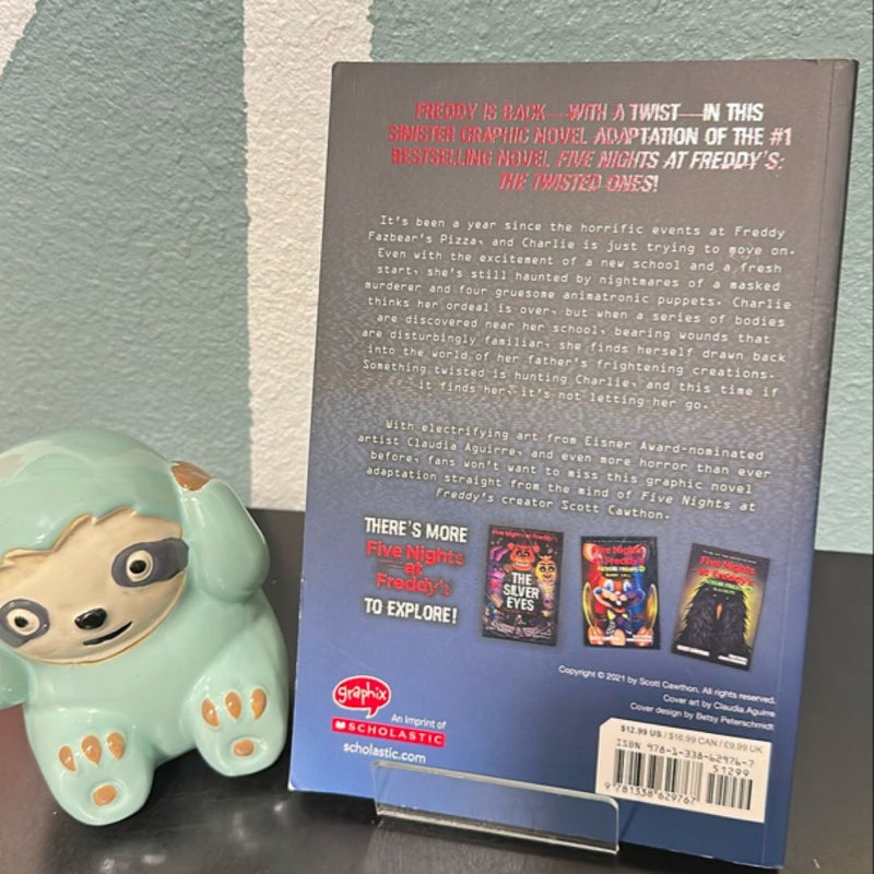 The Twisted Ones (Five Nights at Freddy's Graphic Novel #2)