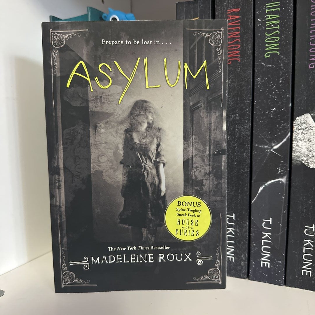 Asylum by Madeleine Roux, Paperback | Pangobooks