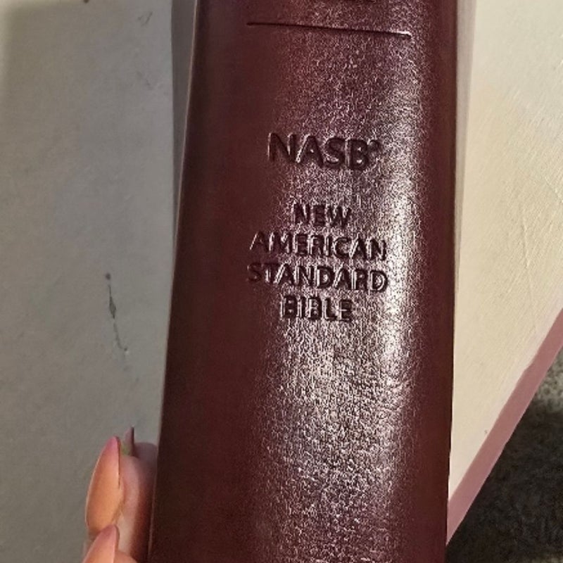 The New Inductive Study Bible (NASB, Milano Softone, Burgundy)