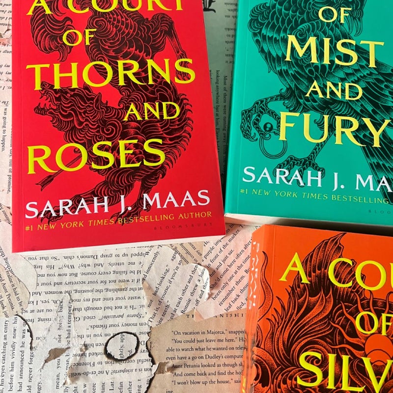 A Court of Thorns and Roses By Sarah J. Maas Paperback