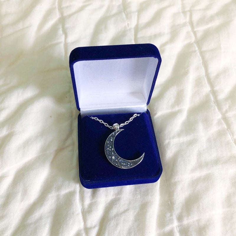 Lunar Chronicles-inspired pendent necklace 