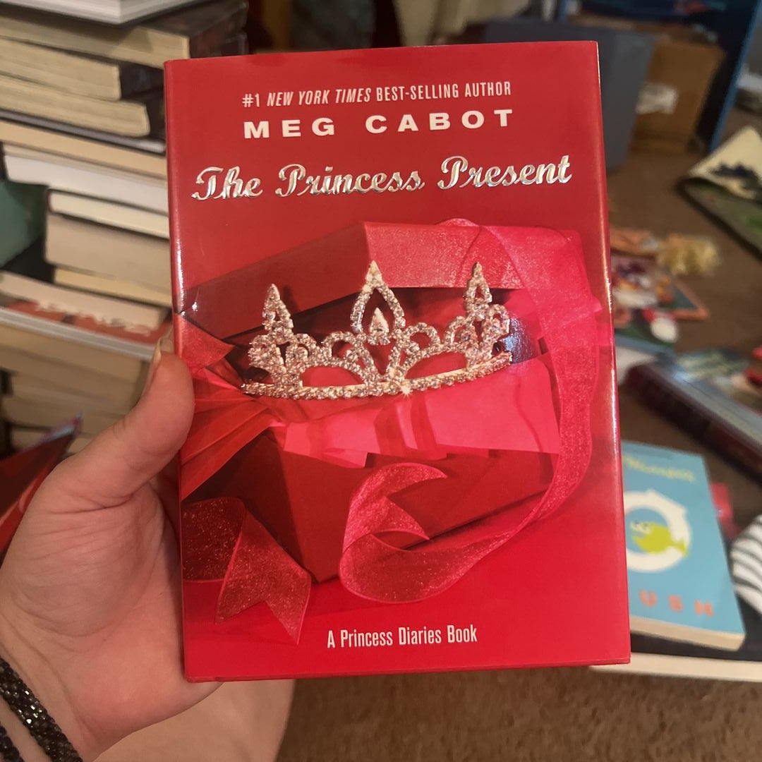 Princess　Cabot,　and　Volume　Princess　Pangobooks　Meg　Diaries,　the　Hardcover　Present　by　a　Half: