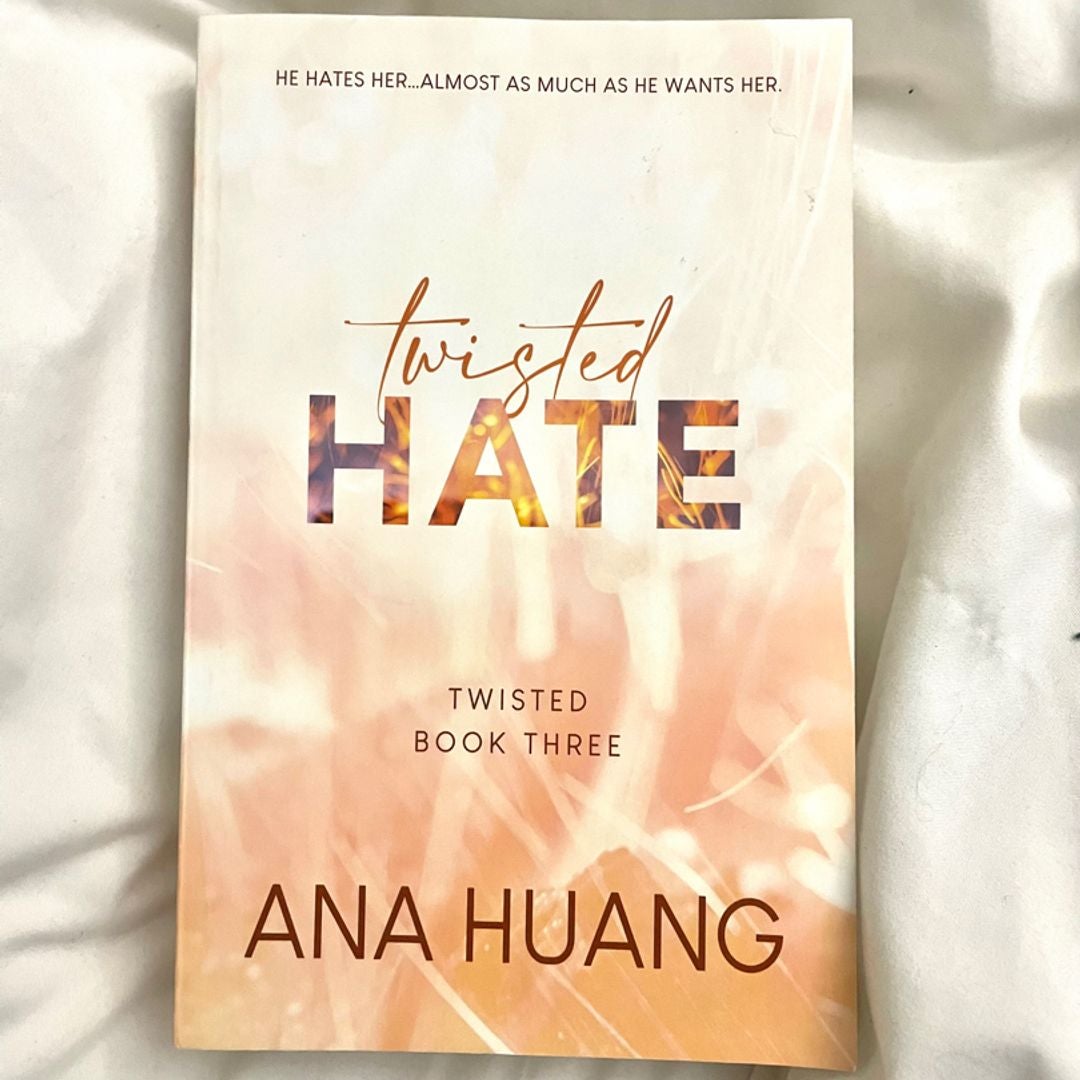 TWISTED HATE - ANA HUANG - 9781728274881