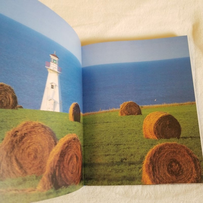 The Ultimate Book of Lighthouses