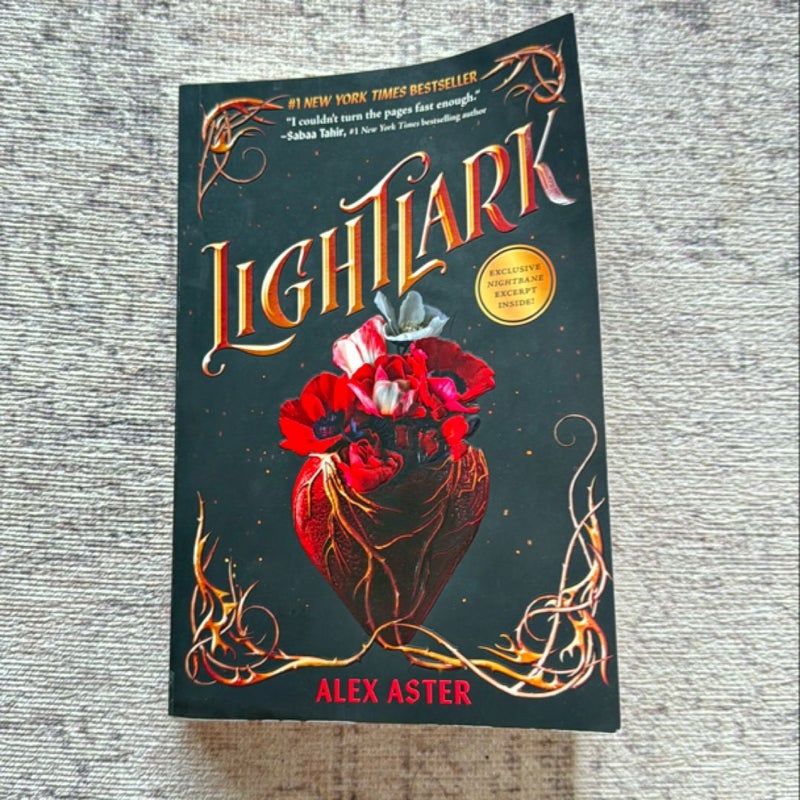 Lightlark (the Lightlark Saga Book 1)