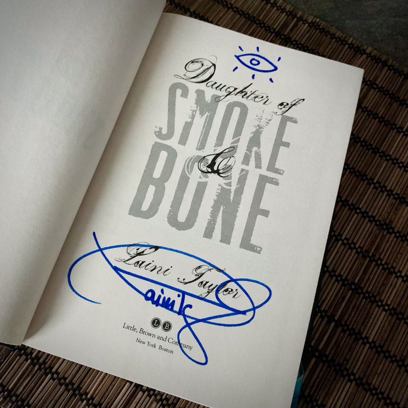 Signed Daughter of Smoke & Bone Box Set Night Of Cake & Puppets HC 1st Laini T