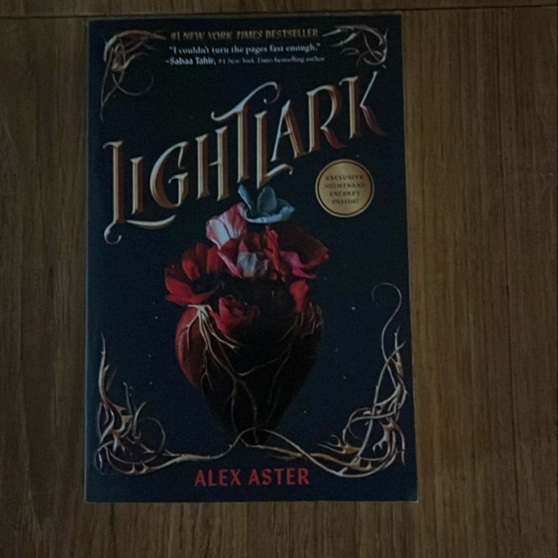 Lightlark (the Lightlark Saga Book 1)