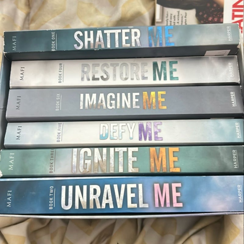 Shatter me series