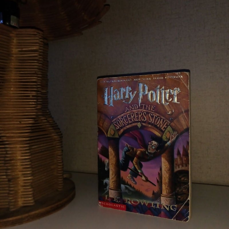 Harry Potter and the Sorcerer's Stone     (B2-007)