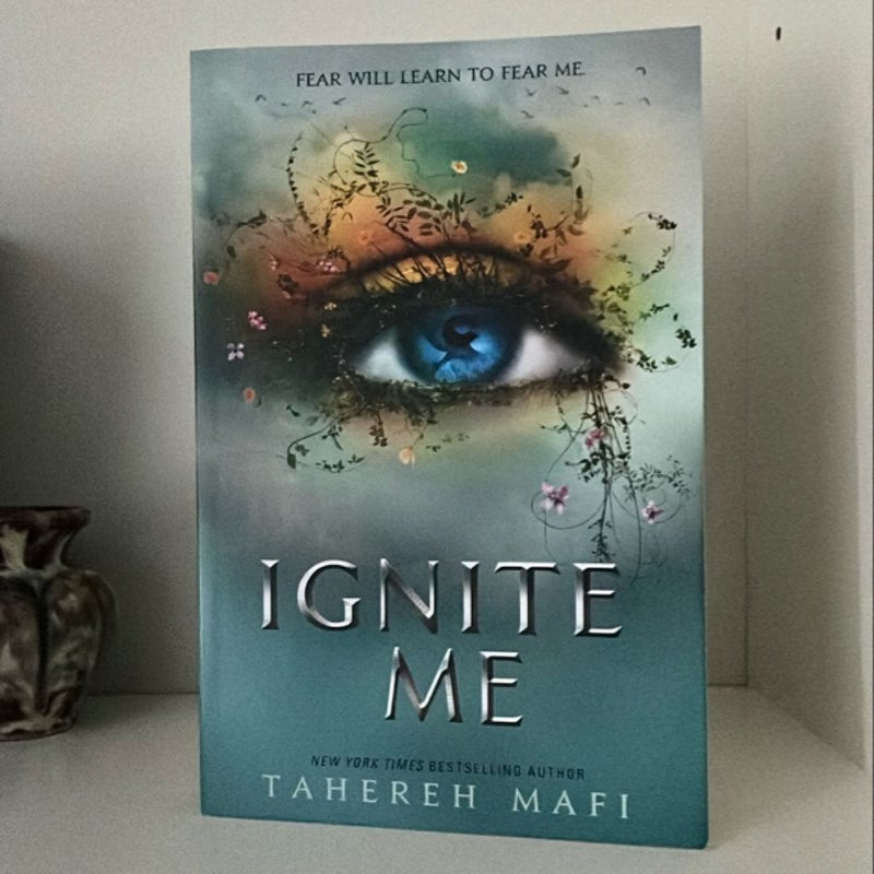 Shatter Me bundle: original trilogy