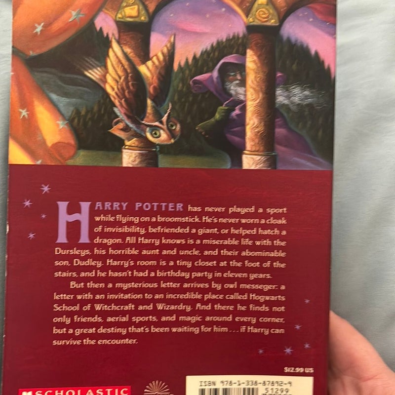 Harry Potter and the Sorcerer's Stone (Harry Potter, Book 1)