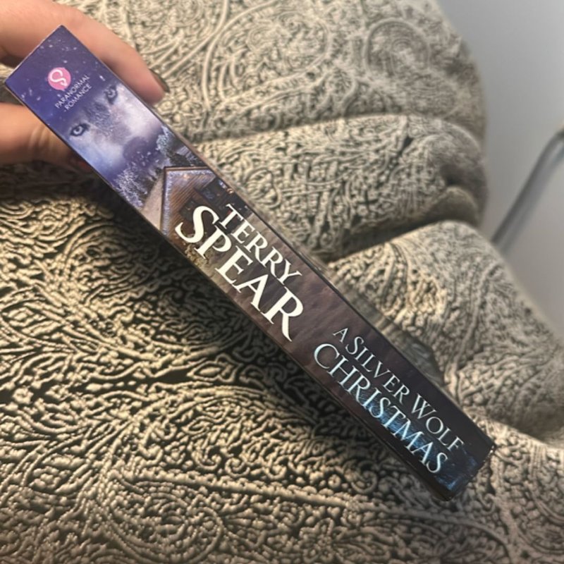 A Silver Wolf Christmas