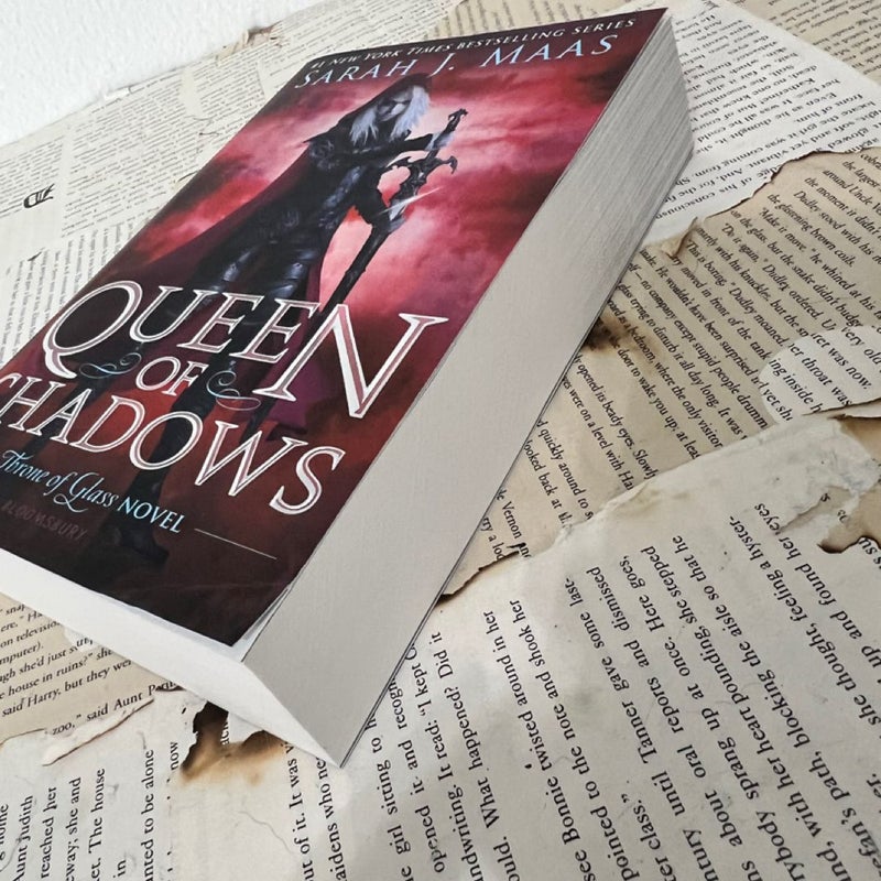 OOP Queen of shadows Sarah j mass paperback