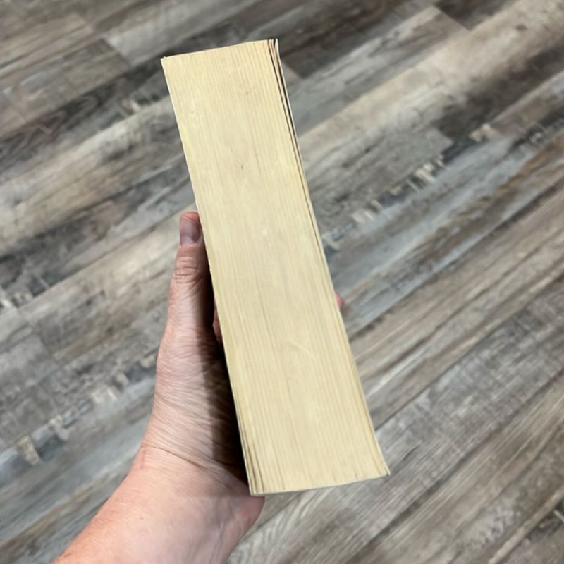 A Game of Thrones (Mass Market Size, HBO Tie-In Edition)