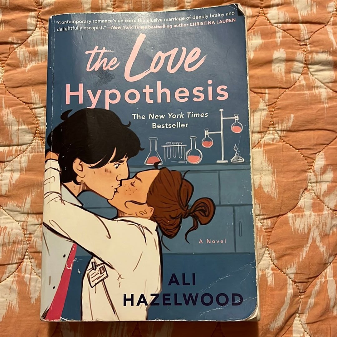 The Love Hypothesis by Ali Hazelwood, Paperback | Pangobooks