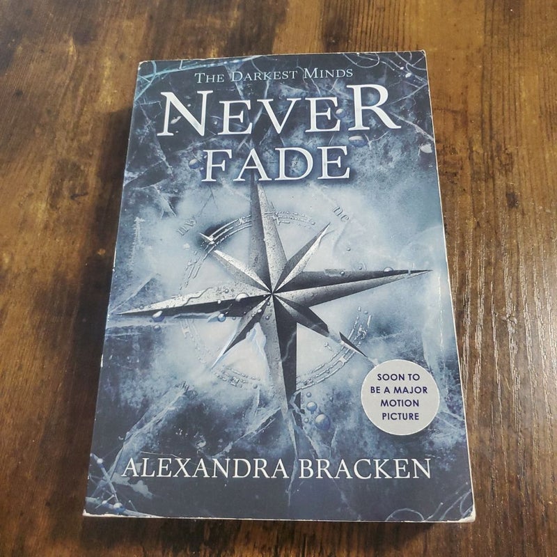 Never Fade (a Darkest Minds Novel)