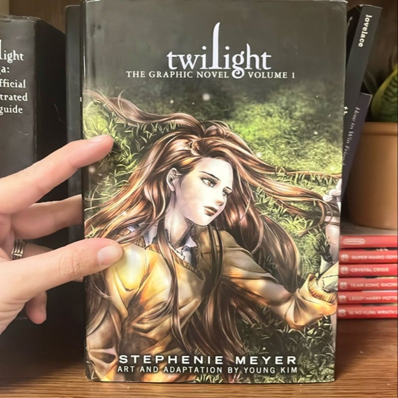 Twilight: the Graphic Novel, Vol. 1