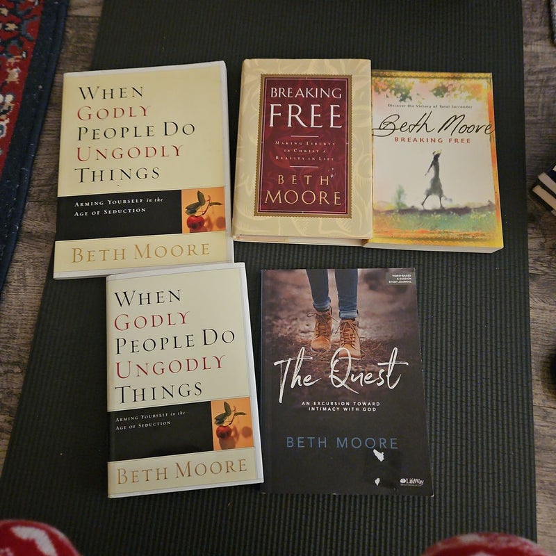 Lot 5 Beth Moore Christian Books Breaking Free The Quest Etc. 