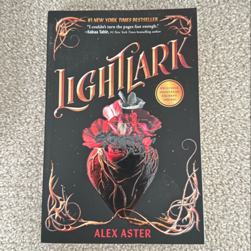 Lightlark (the Lightlark Saga Book 1)