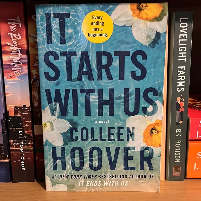 It Starts with Us: A Novel (2) (It Ends with Us): Hoover, Colleen:  9781668001226: : Books