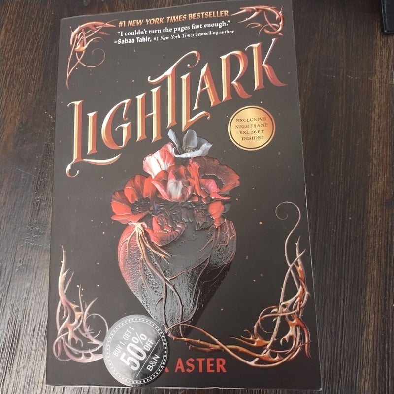 Lightlark (the Lightlark Saga Book 1)