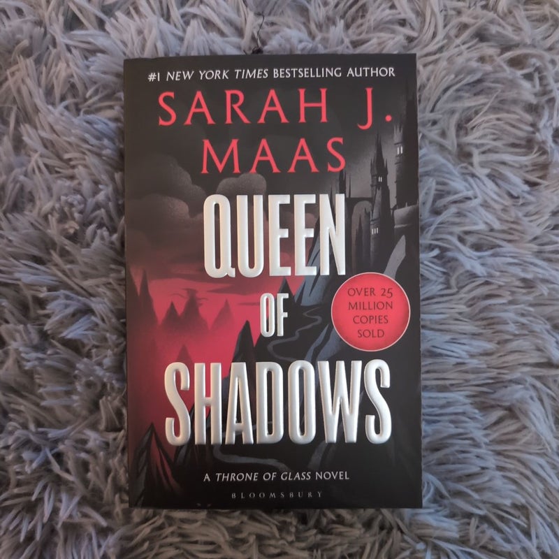 Queen of Shadows by Sarah J. Maas, Paperback | Pangobooks