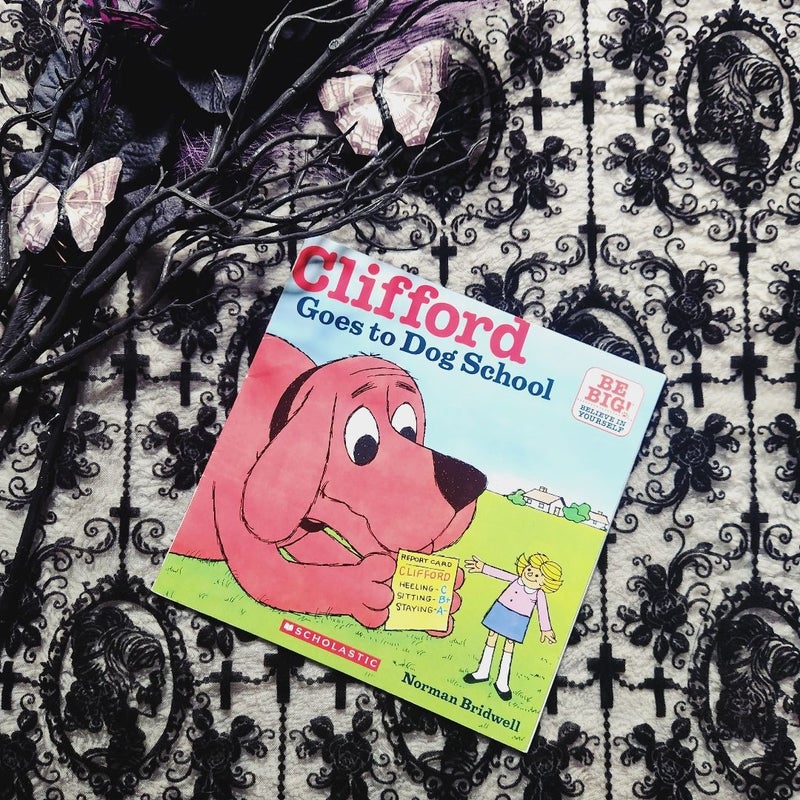 Clifford Goes to Dog School