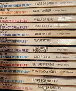 12 Vintage Nancy Drew Books
